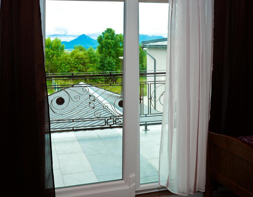 Guesthouse Pink Panther Udbina Esterno foto